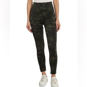 NWOT ~ Bagatelle Camo Seamless Leggings ~ Small
